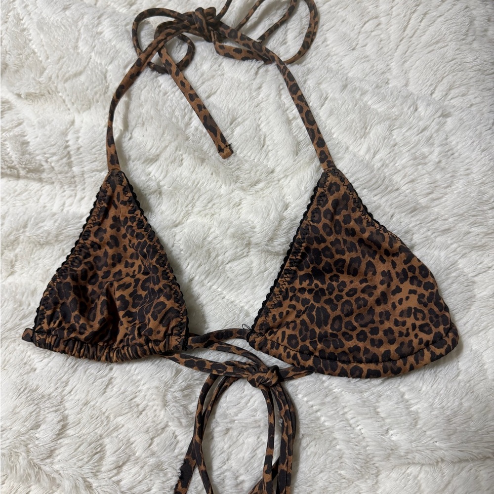 Frankie’s bikinis x Bella hadid bikini top
